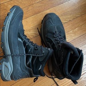 Columbia size 16 weatherproof boot